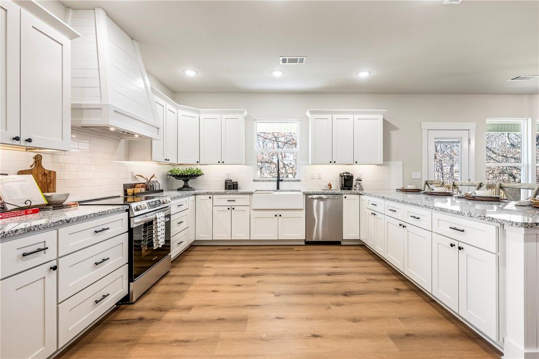 Property Photo:  10101 Raindrop Lane  AR 72736 