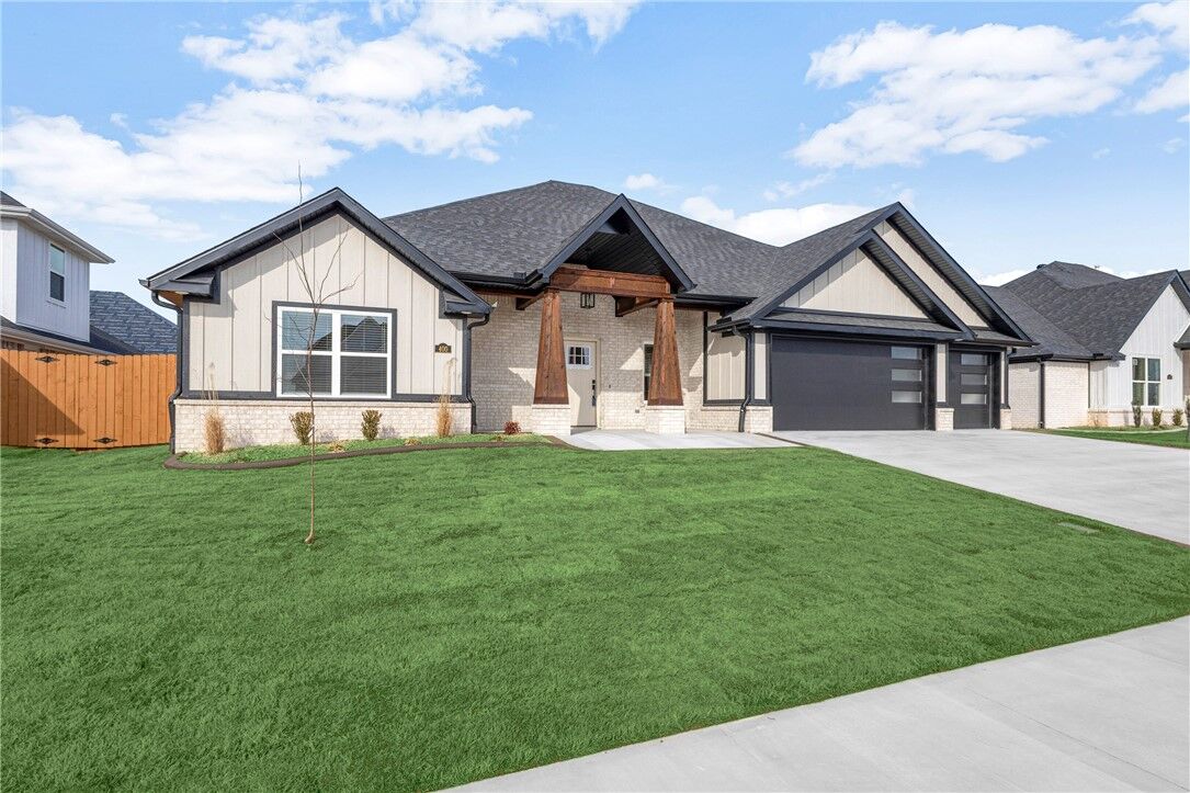 Property Photo:  400 Bronco Street  AR 72719 