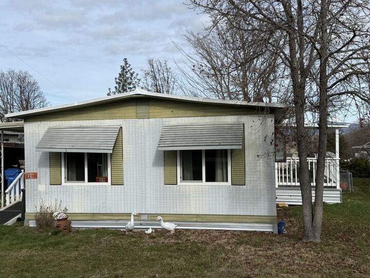 Property Photo:  421 Stevens Road Unit 20  OR 97524 