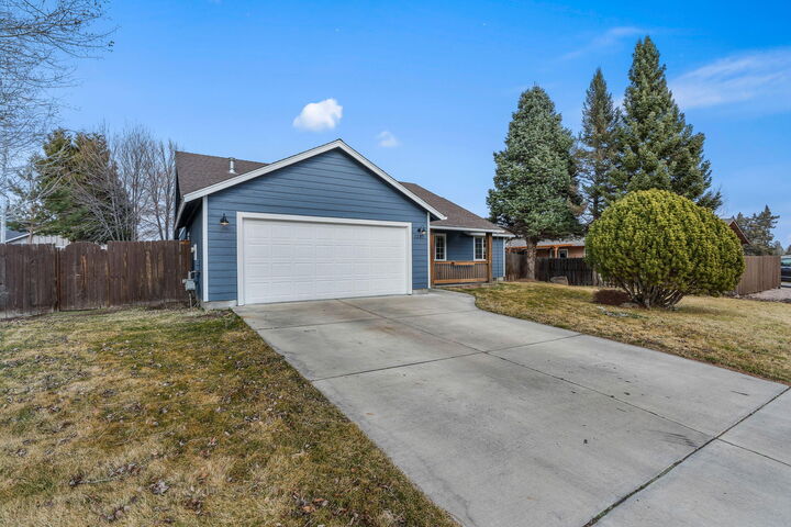 Property Photo:  2237 SW Metolius Avenue  OR 97756 