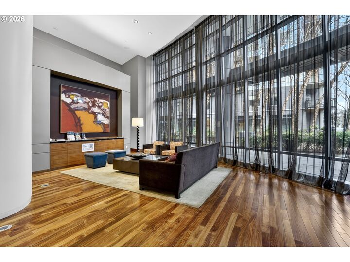 Property Photo:  3601 S River Pkwy 702  OR 97239 