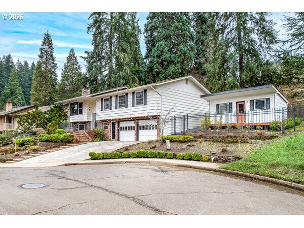 Property Photo: 1778 Graham Dr OR 97405