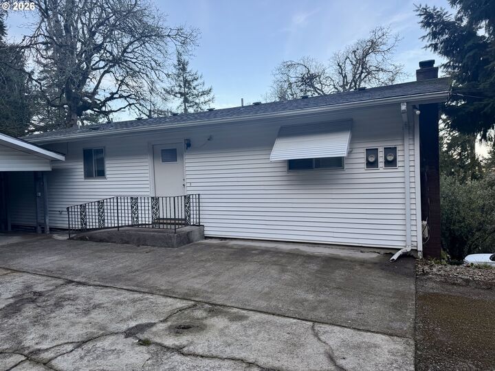 Property Photo:  2145 Webb St  OR 97068 