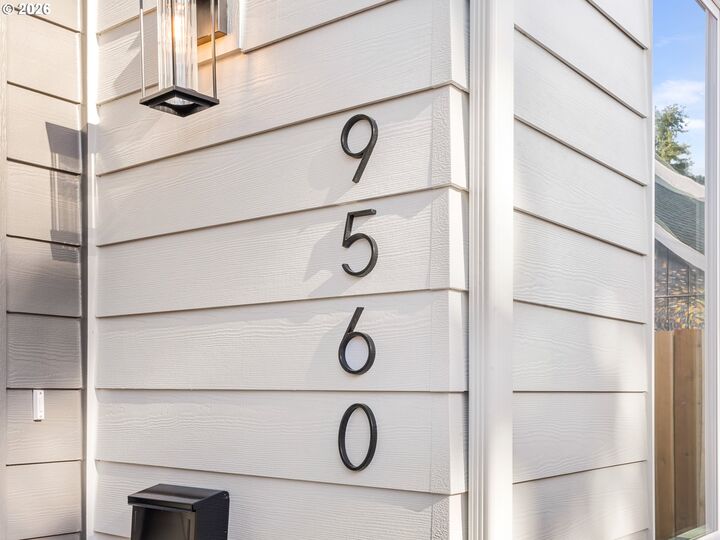 Property Photo:  9560 N Buchanan Ave  OR 97203 