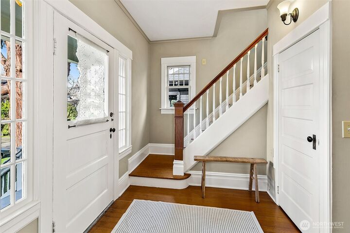 Property Photo:  1126  17th Avenue E  WA 98112 