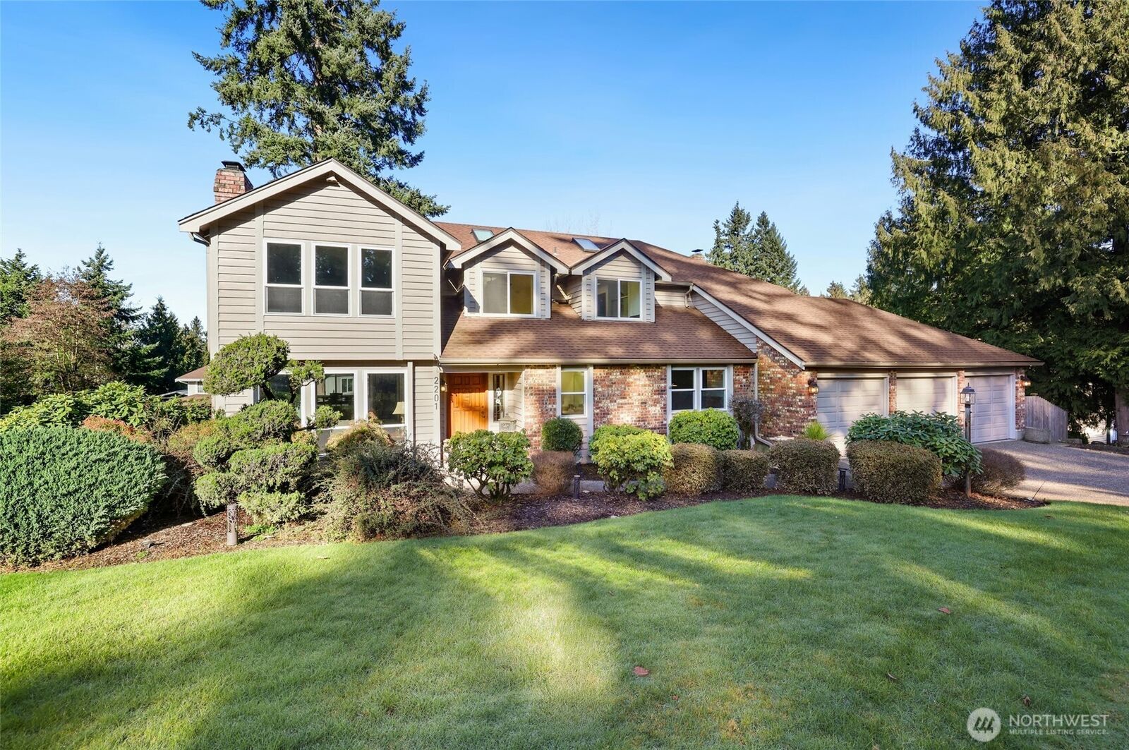 Property Photo:  2201  33rd Avenue SE  WA 98374 