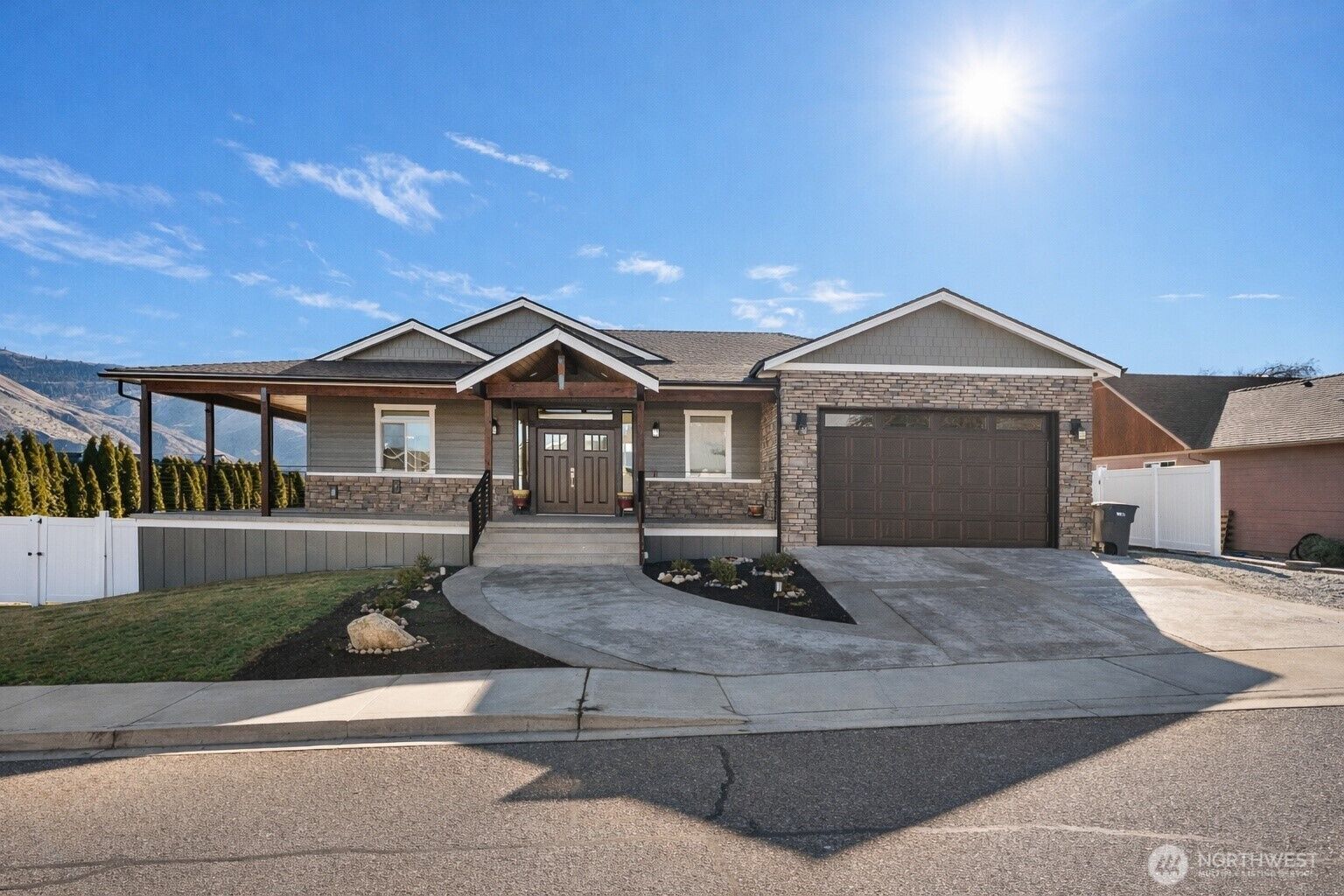 Property Photo: 1038 Crest Loop WA 98822