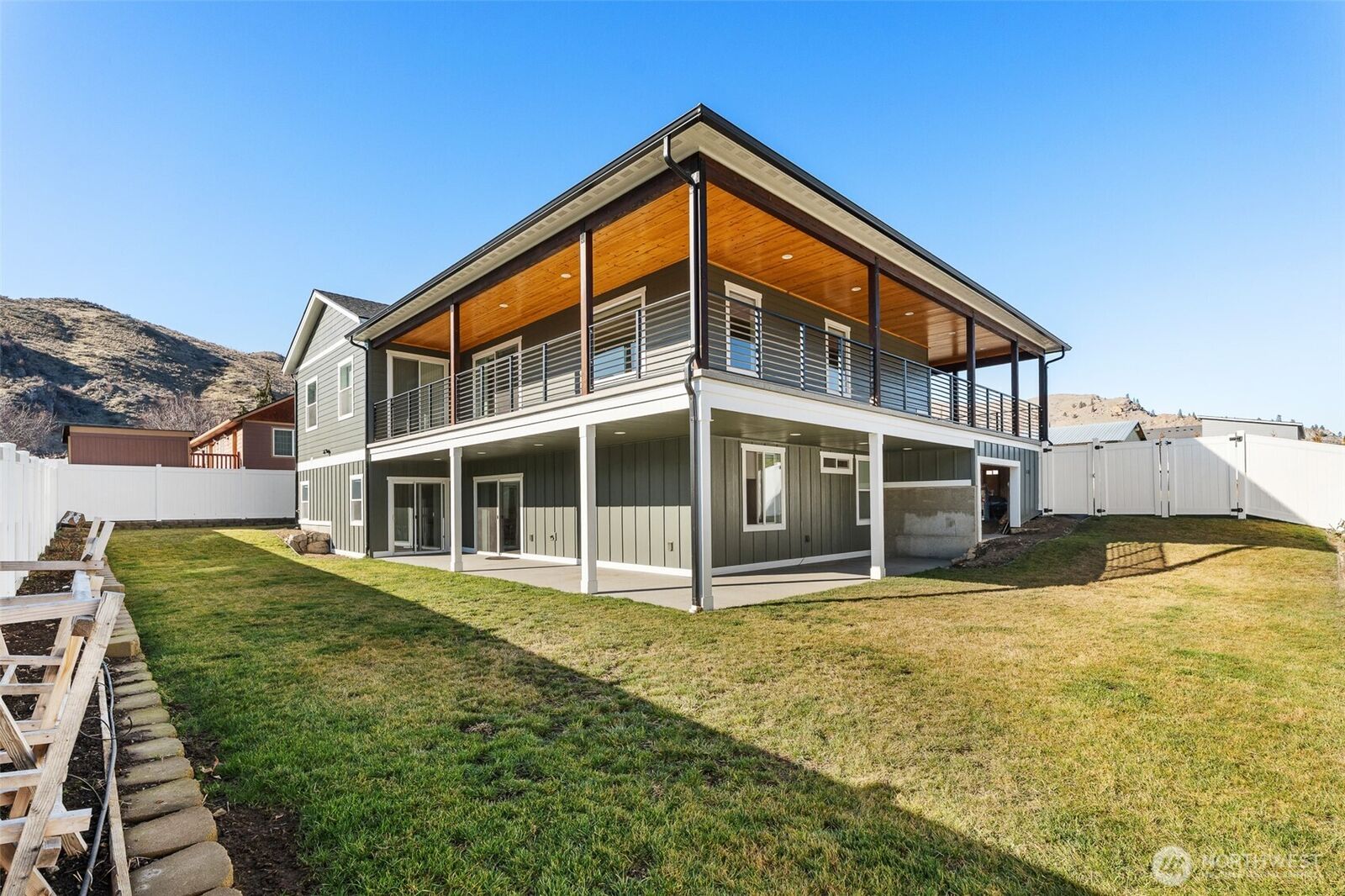 Property Photo:  1038  Crest Loop  WA 98822 
