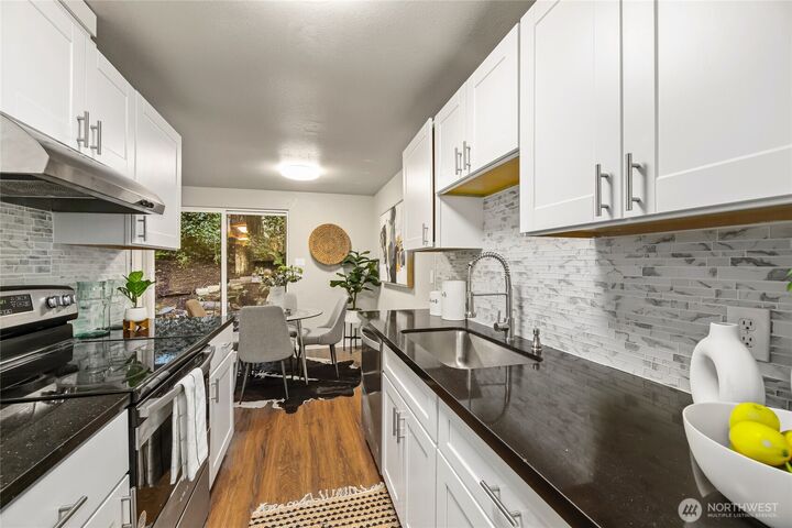 Property Photo: 12527 NE 117th Place F5 WA 98034