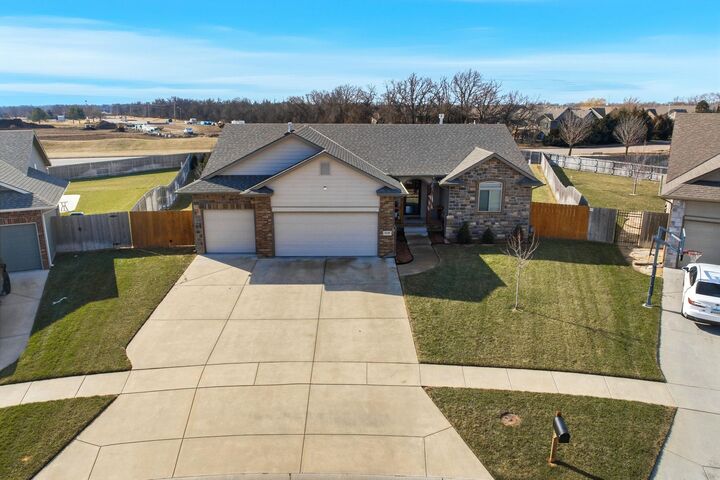 Property Photo: 1130 N Lake Ridge Ct KS 67037