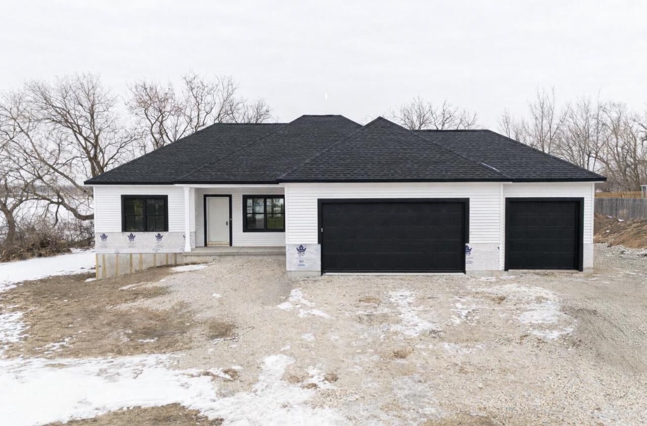 Property Photo:  2050 Arbor Ridge Way  WI 53548 