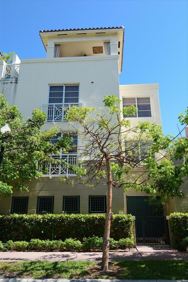 Property Photo: 145 Jefferson Ave 419 FL 33139