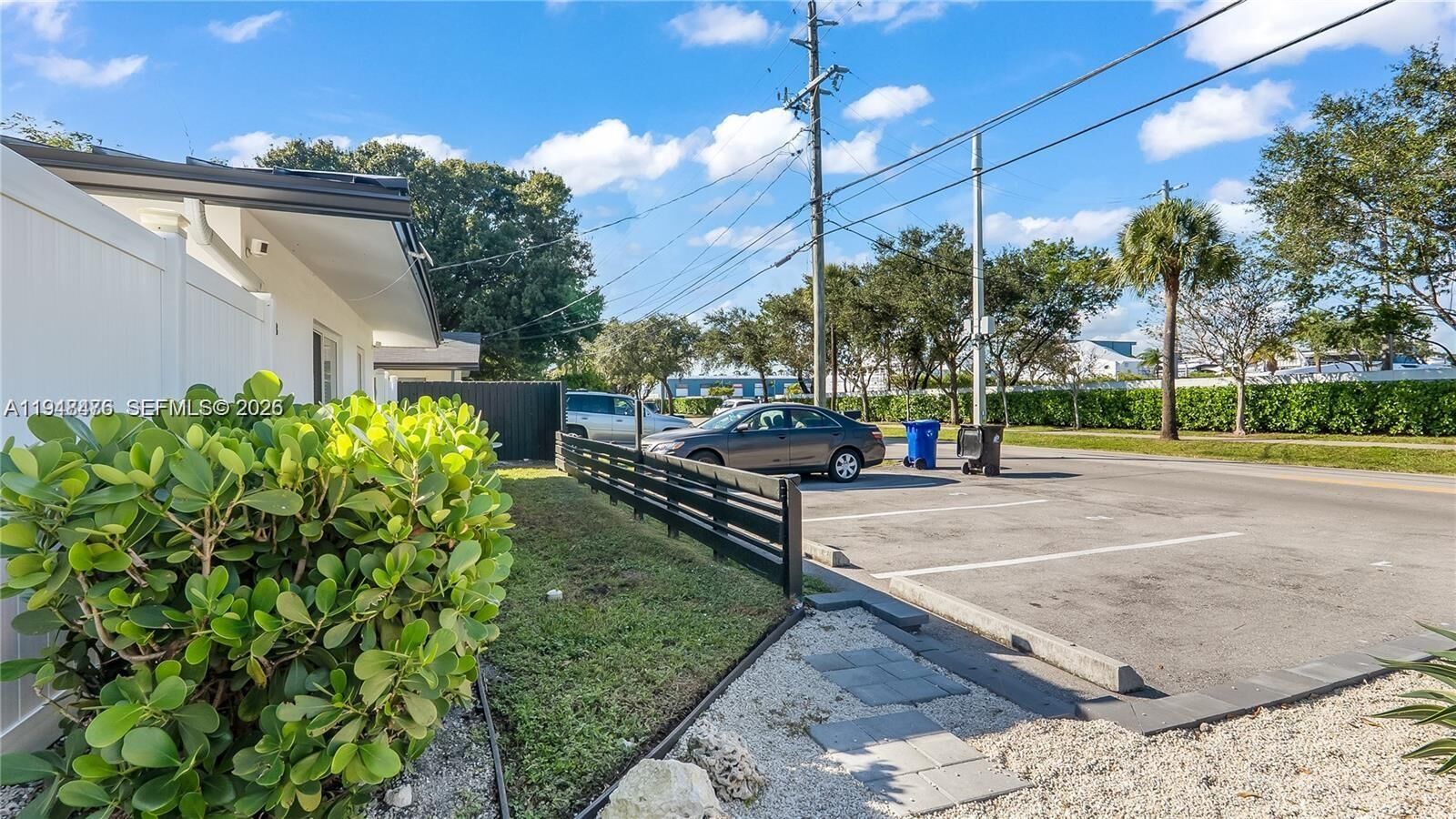 Property Photo: 1708 SW 20th St FL 33315