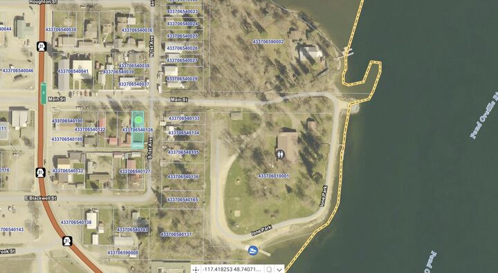 Property Photo:  101 Main St  WA 99139 