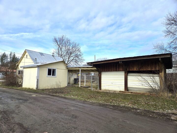 Property Photo: 606 N Victoria St WA 99109