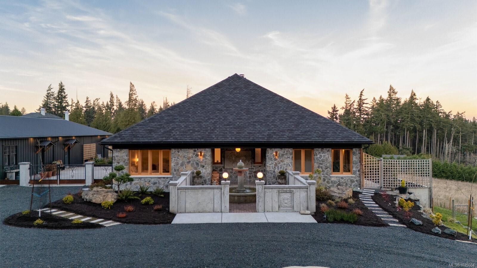 Property Photo:  735 Arden Rd  BC V9C 4G2 