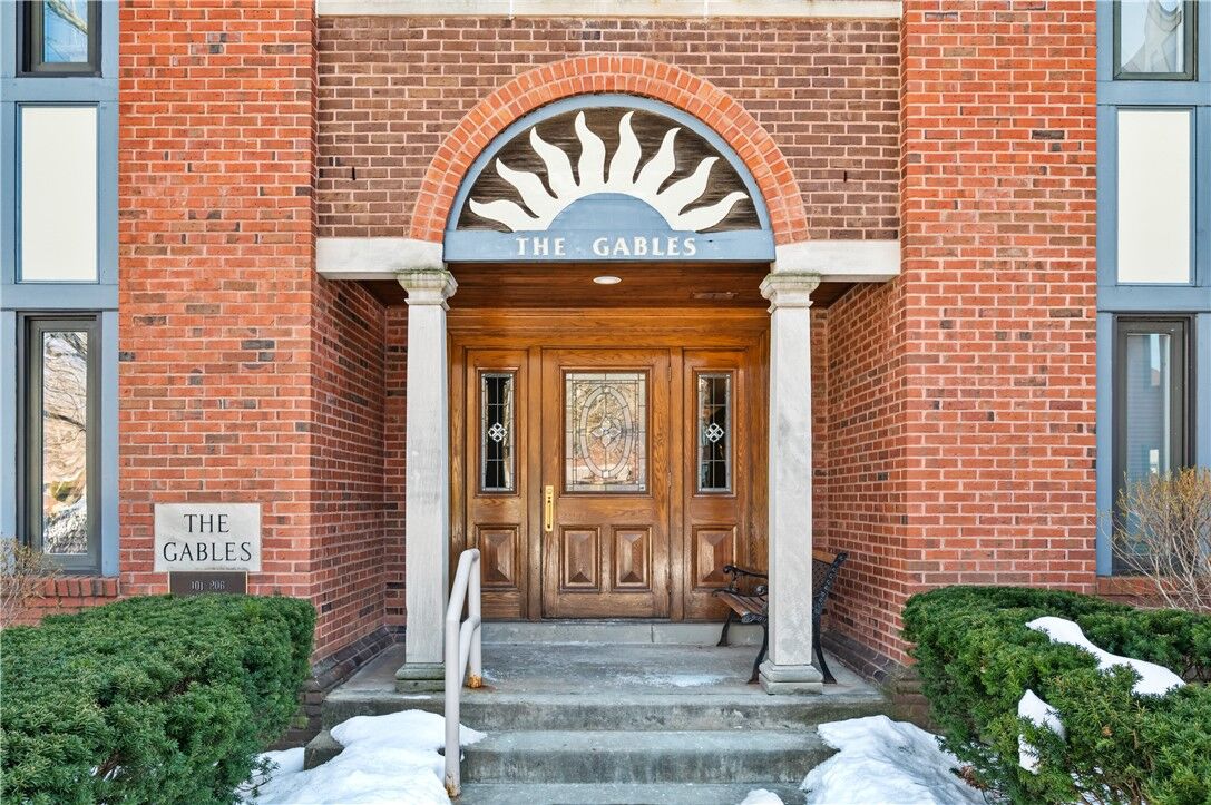 Property Photo:  100 Denniston St 304  PA 15206 