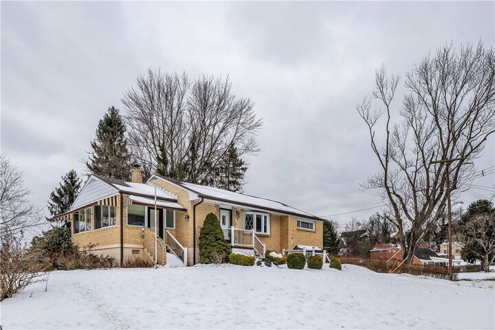 Property Photo: 2 Hallmark Drive PA 15235