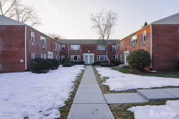 Property Photo:  72 Fox Road 1B  NJ 08817 