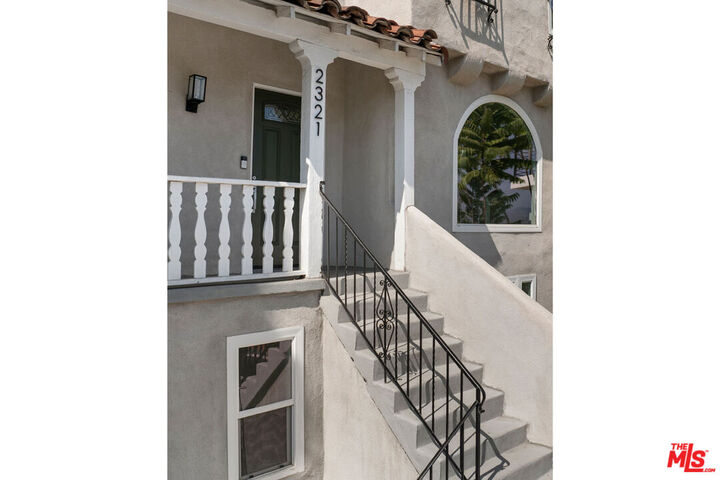 Property Photo: 2321 Lake View Ave CA 90039