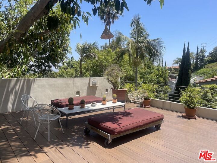 Property Photo:  1467 Queens Rd  CA 90069 