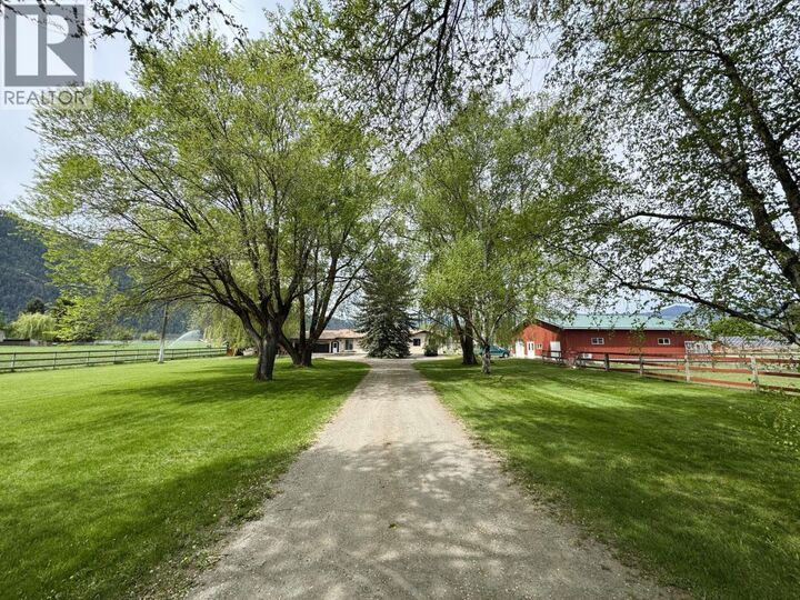 Property Photo: 5175 Siminoff Road BC V0H 1H4