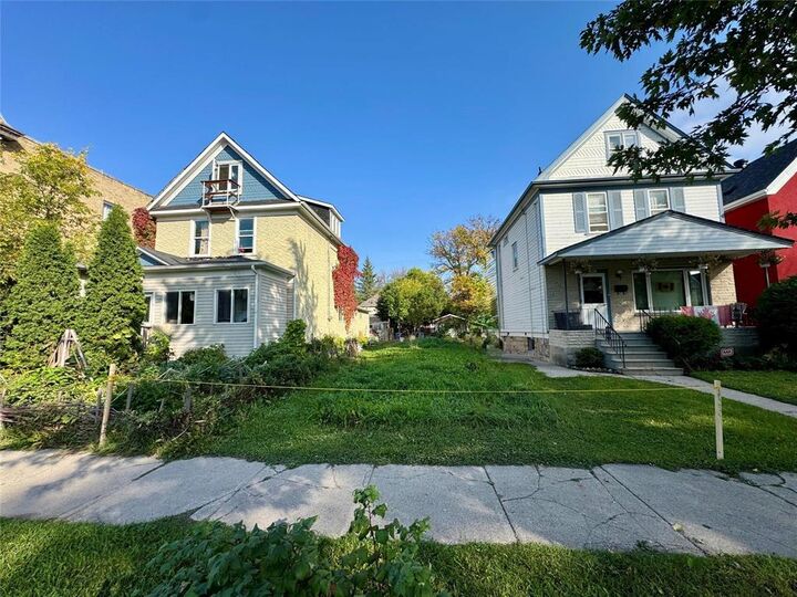 Property Photo: 369 Home Street MB R3G 1X5