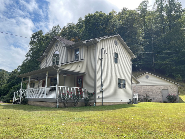 Property Photo:  447 Big Elk Road  KY 41203 