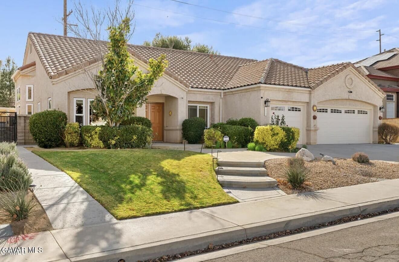 Property Photo:  7252 Sandpiper Drive  CA 93536 