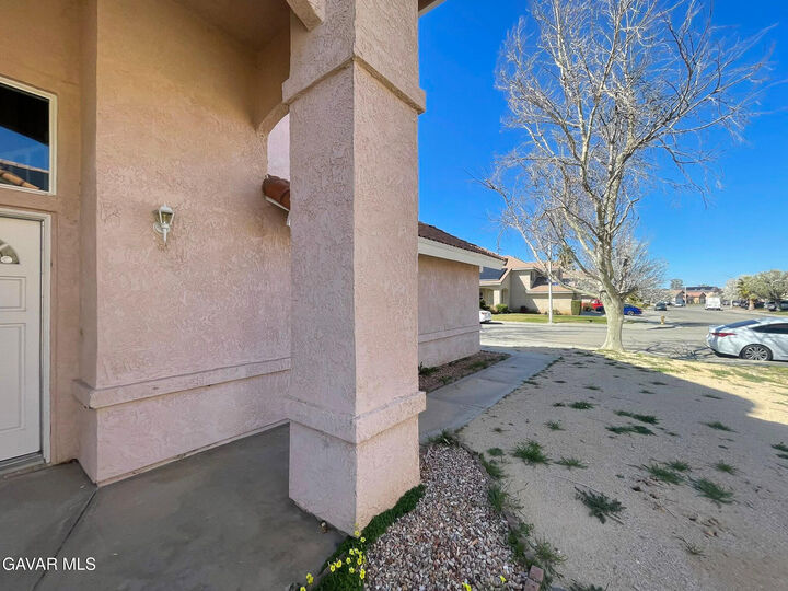 Property Photo:  1768 E Mesa Drive  CA 93535 