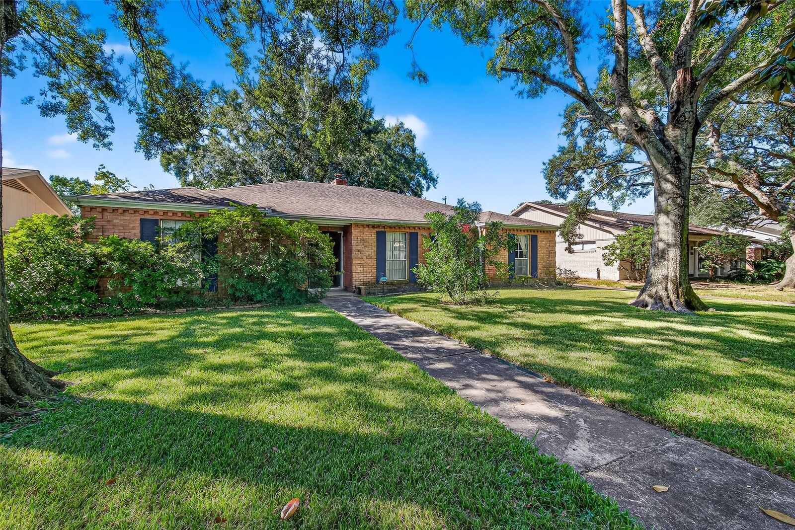 Property Photo:  5223 Wigton Drive  TX 77096 