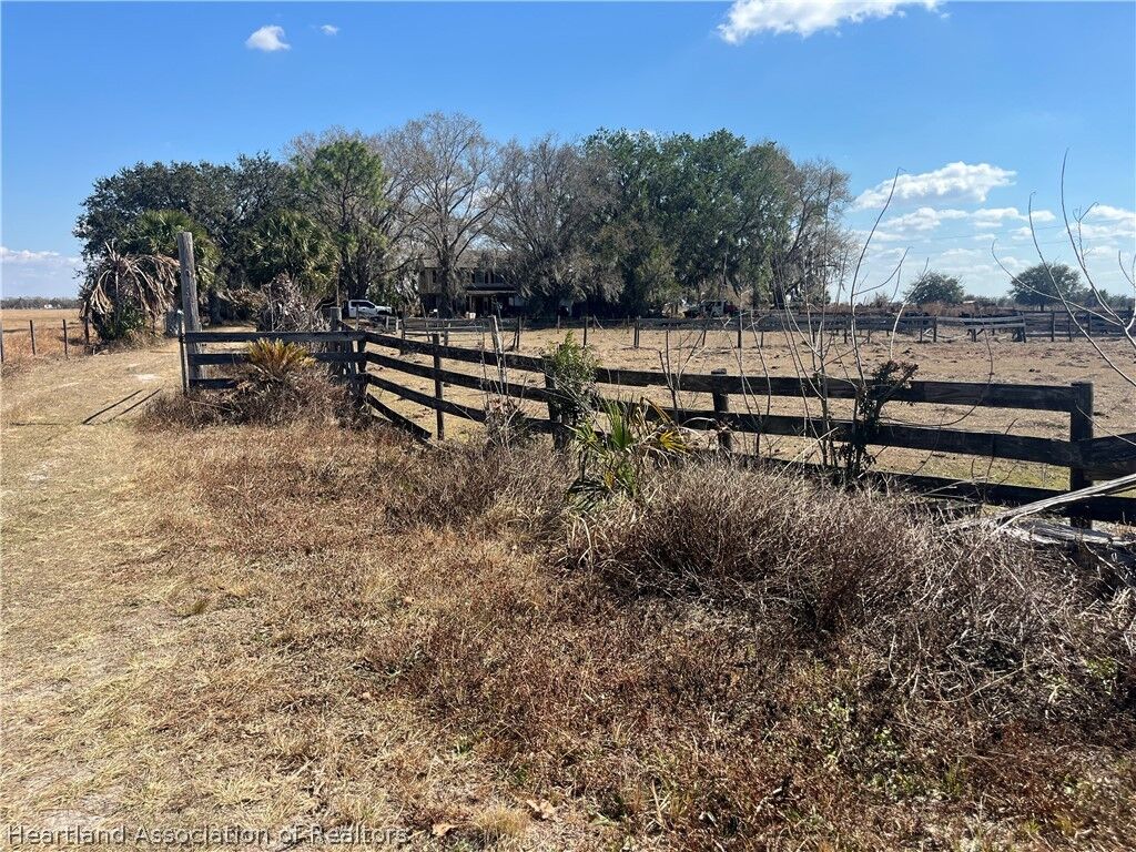 Property Photo: 2450 Scrubpens Road FL 33870