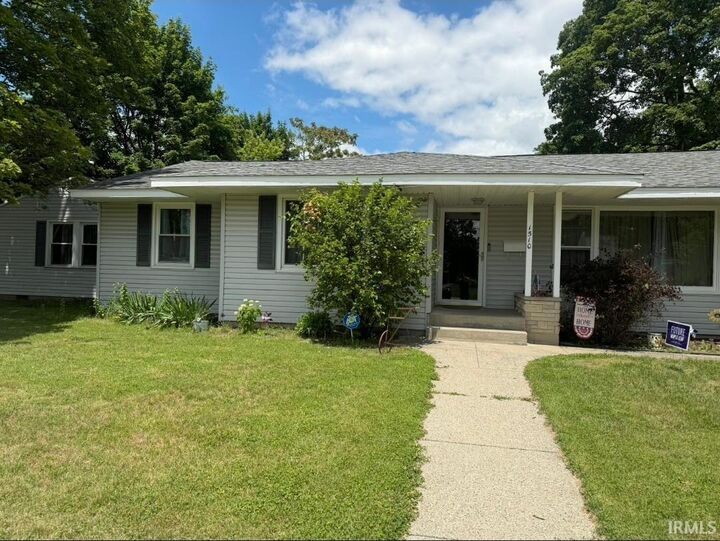 Property Photo:  1510 Laurel Street  IN 46514 