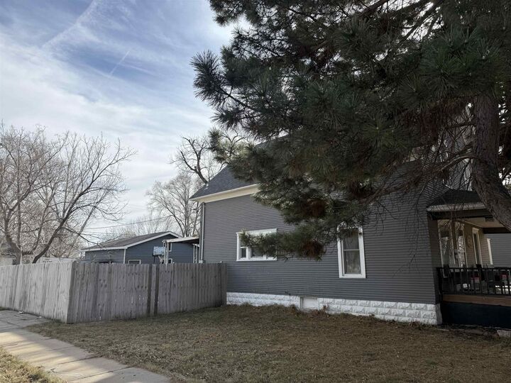Property Photo:  401 S Ash  NE 69101 