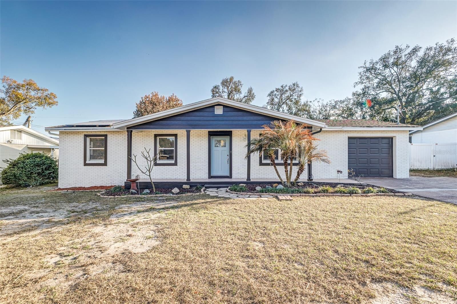 Property Photo:  2213 W Pilaklakaha Avenue  FL 33823 