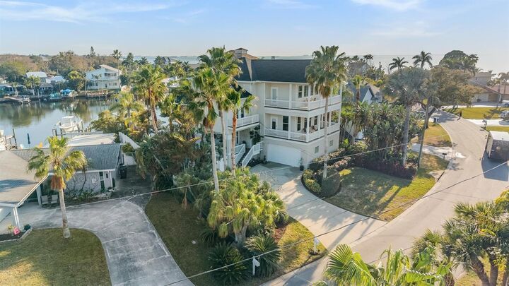 Property Photo:  116 Carlyle Circle  FL 34683 