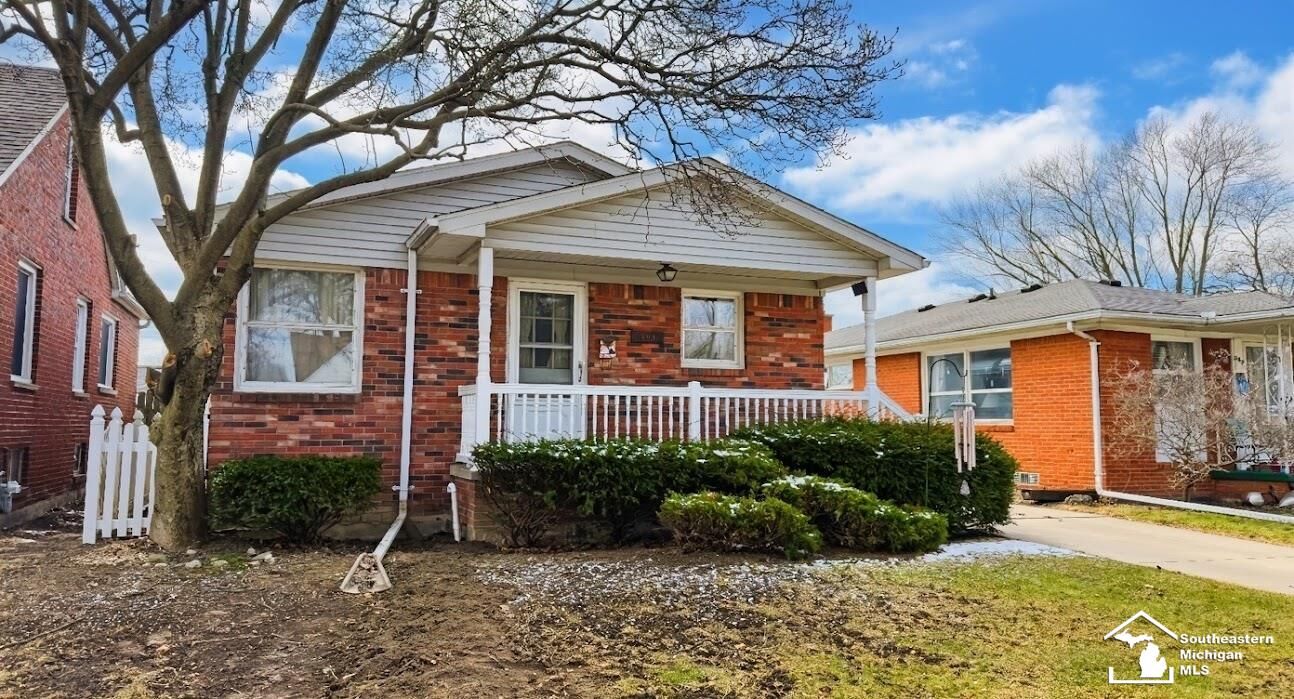 Property Photo:  504 Rosewood Avenue  MI 48162 