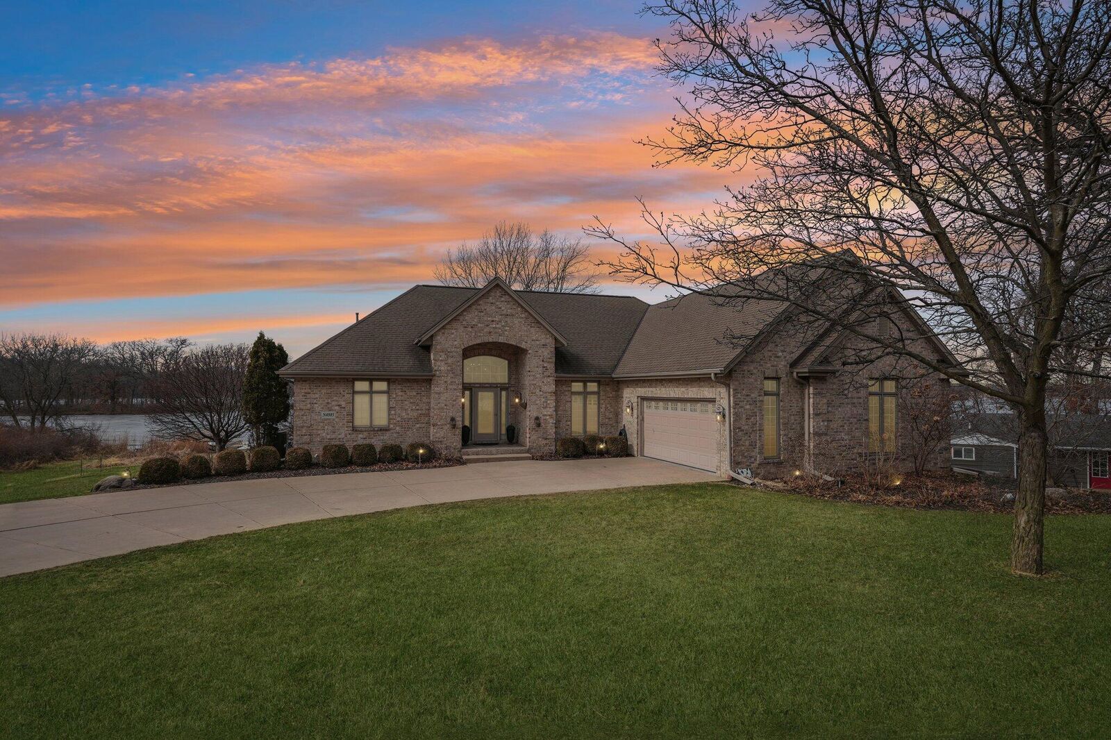 Property Photo:  N4985 Arrowhead Trl  WI 53039 