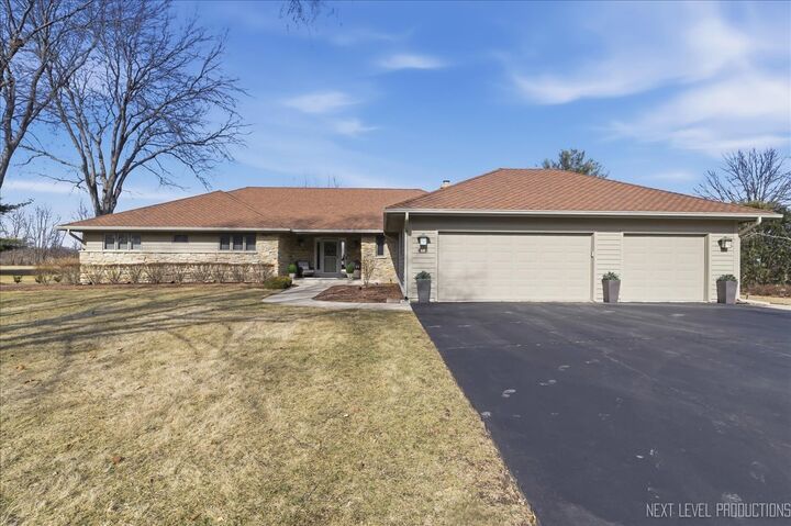 Property Photo:  68 Oak Creek Drive  IL 60560 