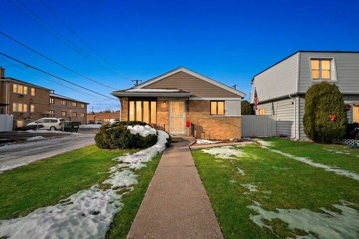 Property Photo:  7852 Neenah Avenue  IL 60459 