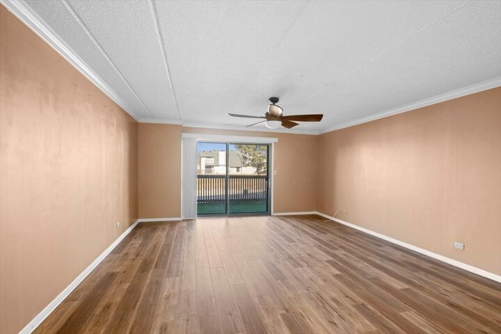 Property Photo: 650 Whitney Court 211 IL 60031