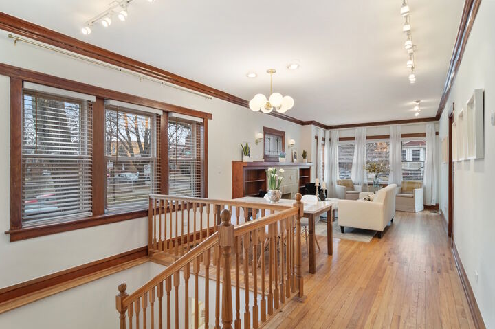 Property Photo:  3805 W Roscoe Street 1E  IL 60618 