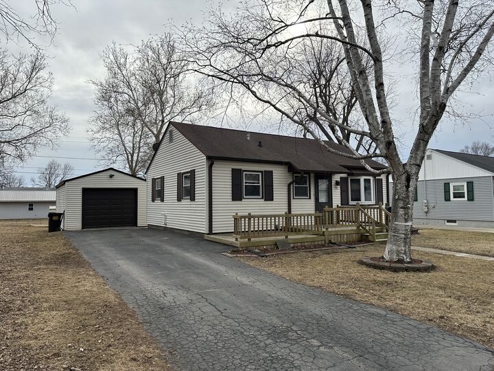 Property Photo: 215 Cedar Street IL 61270