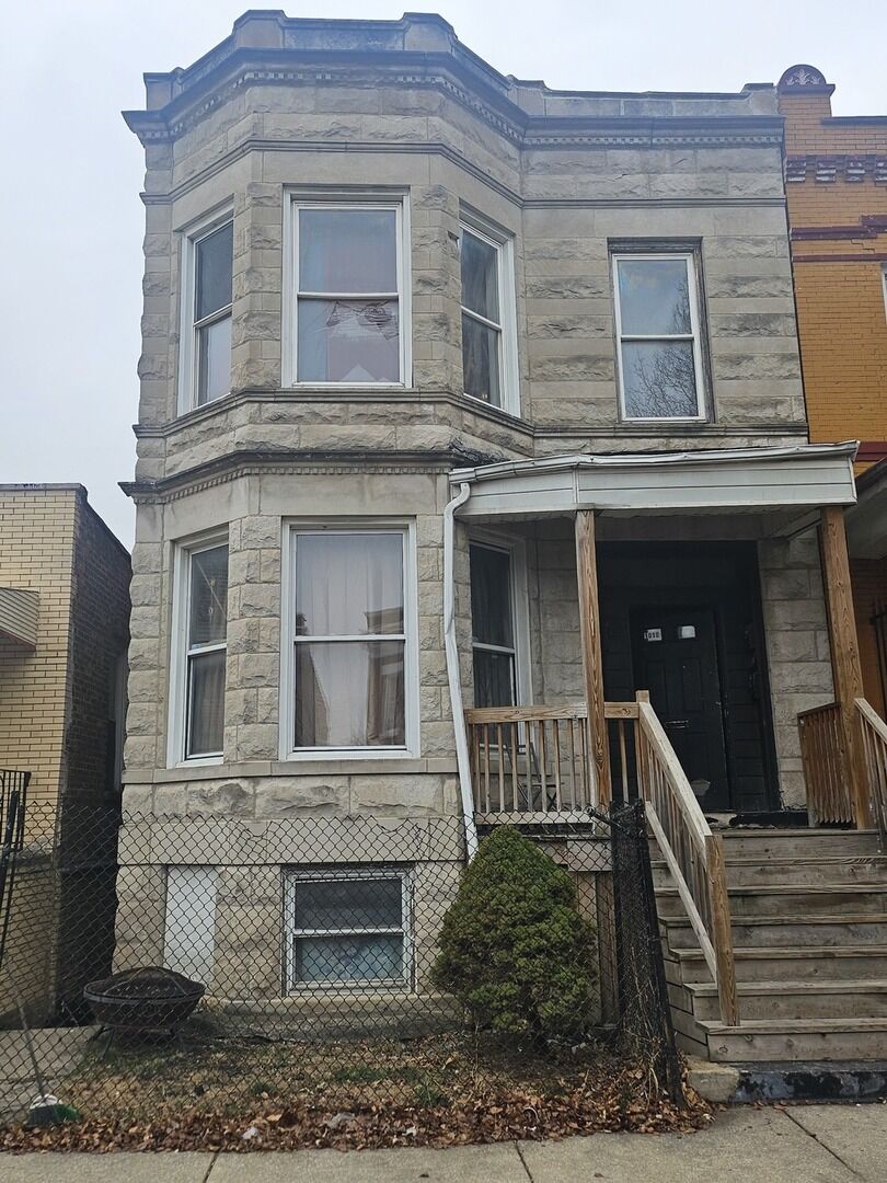 Property Photo:  1010 N Ridgeway Avenue  IL 60651 