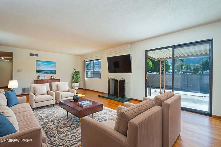 Property Photo: 304 Moultrie Place CA 93060