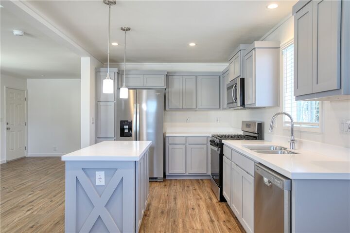 Property Photo:  655 Halcyon S 1  CA 93420 