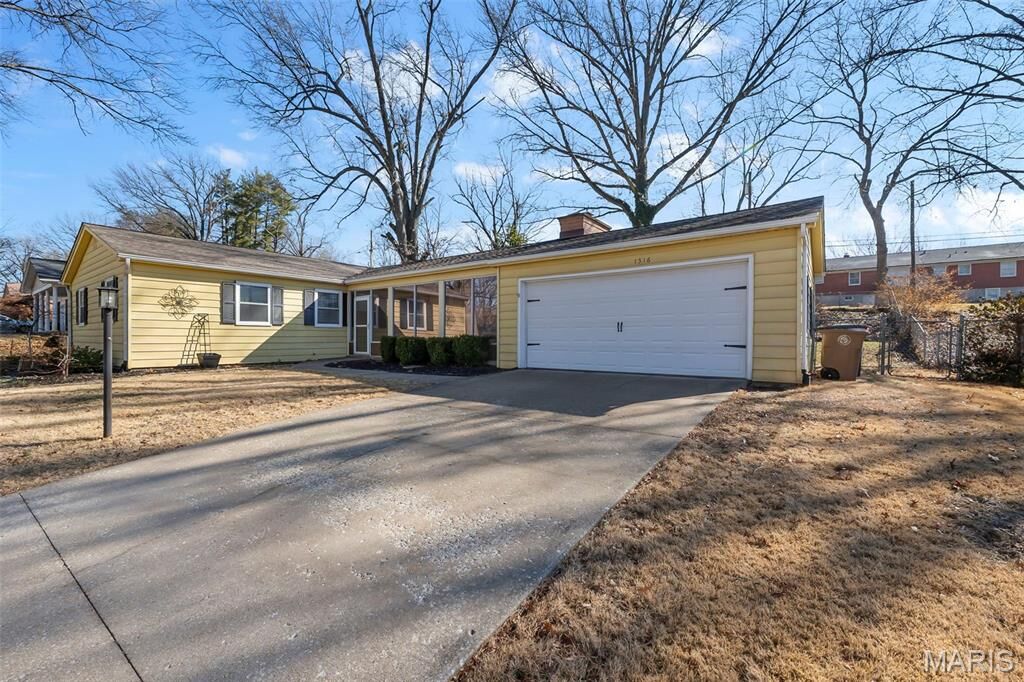 Property Photo: 1516 E Riverside Drive MO 63701