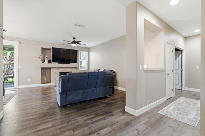 Property Photo: 952 Mallard Court CA 95648