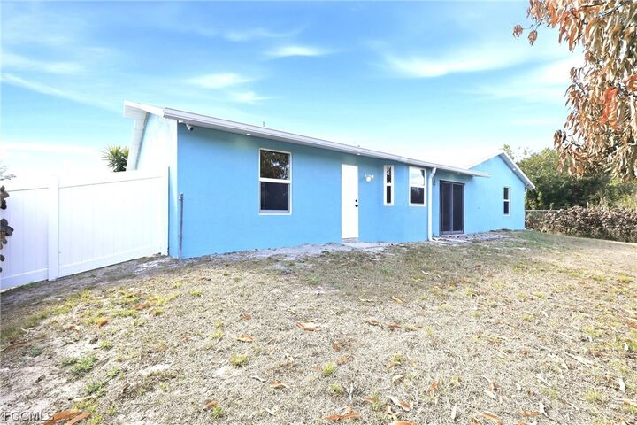Property Photo: 3404 2nd Street SW FL 33976