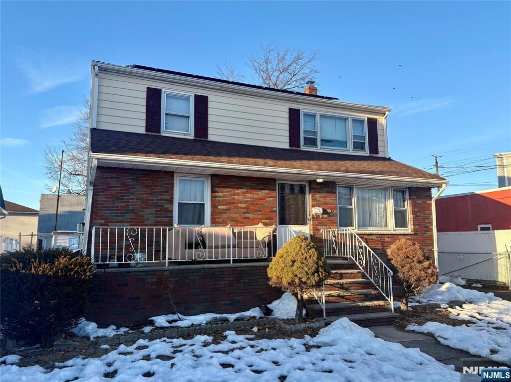 Property Photo:  30 E Kennedy Street 2  NJ 07601 